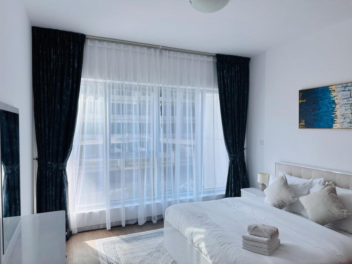 Airvistas Elevate Living 1bhk Apartment *