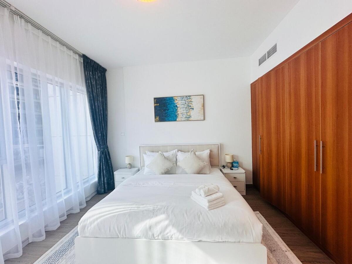 Airvistas Elevate Living 1bhk Apartment *